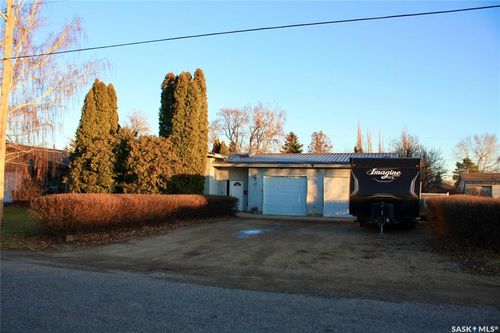 31 Queen St, Clavet, SK, S0K0Y0 | Card Image