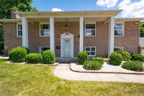 2421 Fairview Rd, Green, OH, 44685-9724 | Card Image