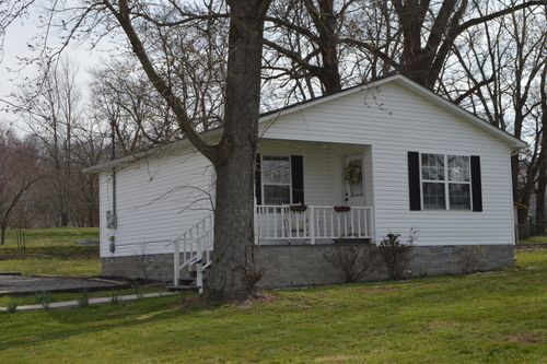 302 Bridge St E, Wartrace, TN, 37183-2105 | Card Image