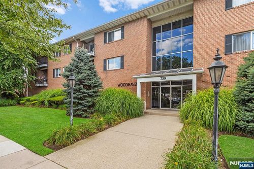 289 Valley Blvd, Wood Ridge, NJ, 07075-1250 | Card Image