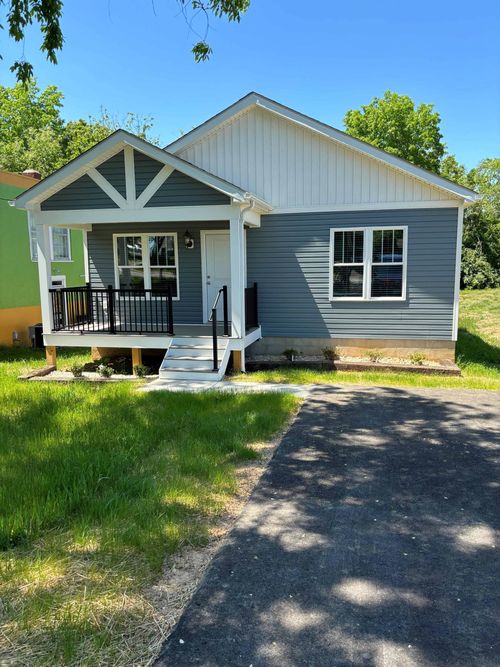 2018 Purcell Ave Ne, Roanoke, VA, 24012-8308 | Card Image