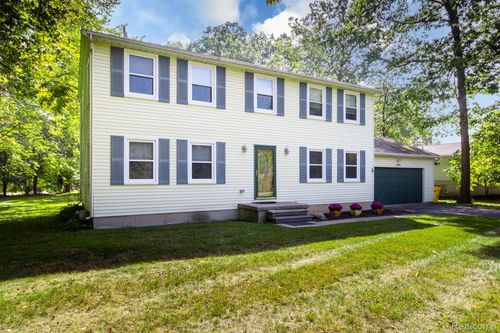 22133 Meridian Rd, Grosse Ile, MI, 48138-1437 | Card Image