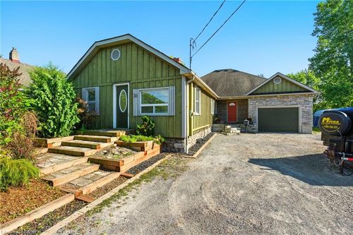 30 Cecil St, Saint Catharines, ON, L2N4B2 | Card Image