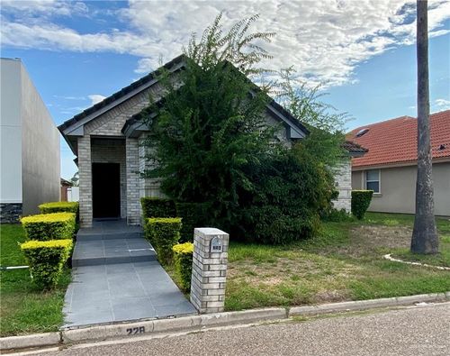 228 San Jacinto St, Mission, TX, 78572-7438 | Card Image