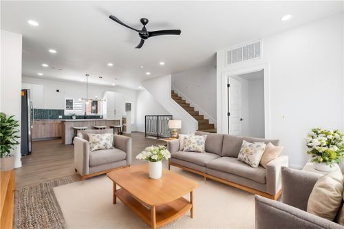 935 Se 10th St, Bentonville, AR, 72712-6425 | Card Image