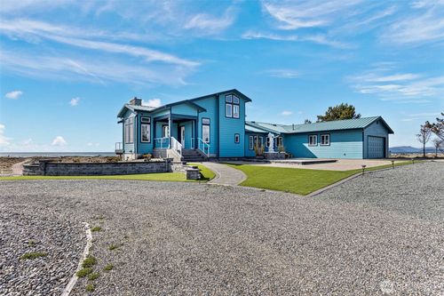 913 Riley Rd, Oak Harbor, WA, 98277-7929 | Card Image