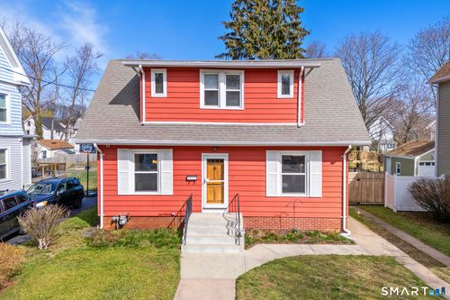 29 Chestnut St, West Haven, CT, 06516-4924 | Card Image