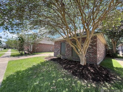 3995 Water Oak Dr, Zachary, LA, 70791-7347 | Card Image