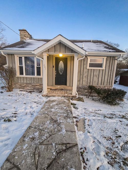 201 N Forrest Rd, Beckley, WV, 25801-2704 | Card Image