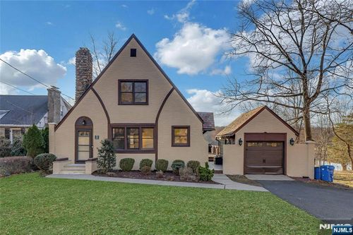 10 Lake Dr W, Wayne, NJ, 07470-5709 | Card Image