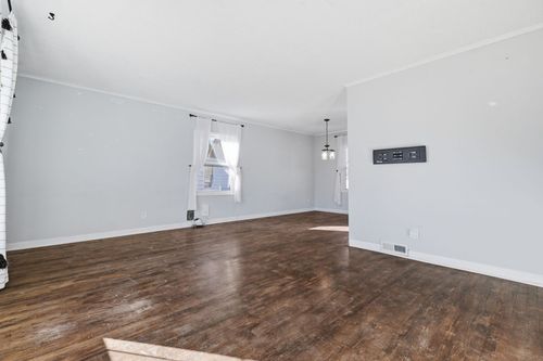 2204 56th St, Des Moines, IA, 50310-1069 | Card Image