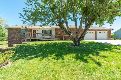 230 Blythewood Dr, Hendersonville, NC, 28792-7927 | Card Image