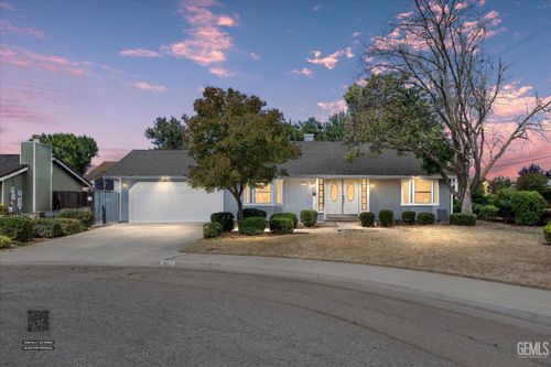 813 Holiday Way, Chowchilla, CA, 93610-2039 | Card Image