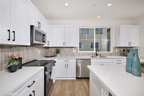 6052 Fairfax Dr, Eastvale, CA, 92880-3731 | Card Image