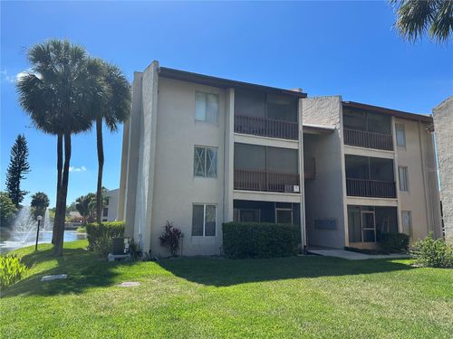 88-8602 Champlain Ct, TAMPA, FL, 33614-2055 | Card Image
