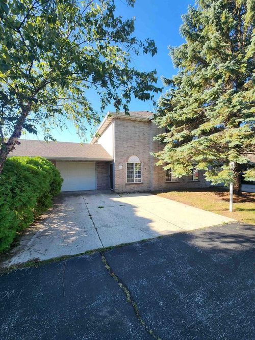 102-608 E Market Street, Elkhorn, WI, 53121 | Card Image