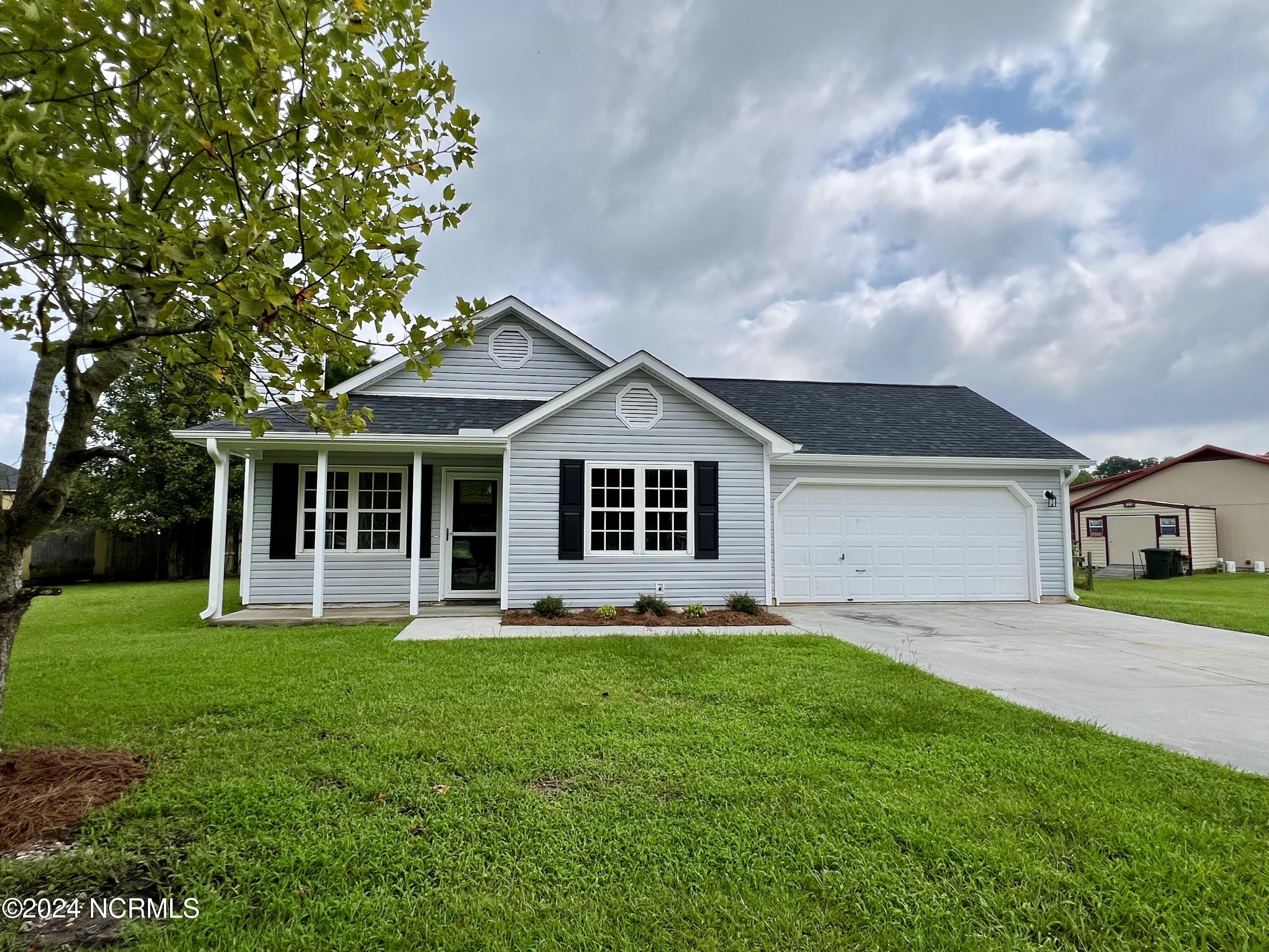 Glenwood Dr, Hubert, NC 28539