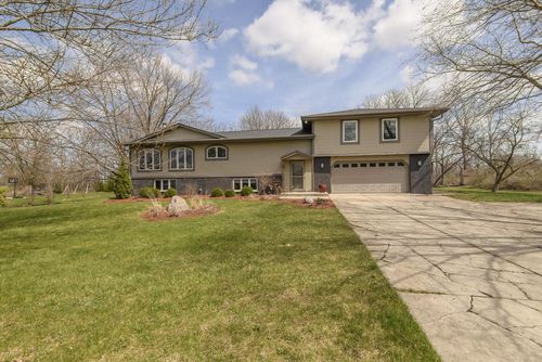W217N9748 White Horse Drive, Germantown, WI, 53017 | Card Image