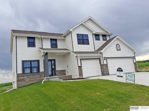 16009 Abigail St, Bennington, NE, 68007-5197 | Card Image
