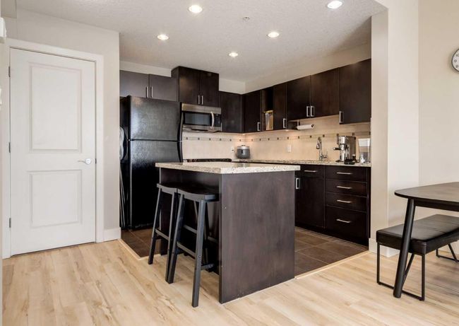2105 - 77 Spruce Pl Sw, Condo with 2 bedrooms, 2 bathrooms and 1 parking in Calgary AB | Image 4