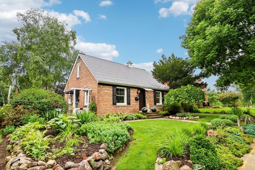 N81W6771 Fair St, Cedarburg, WI, 53012-1141 | Card Image