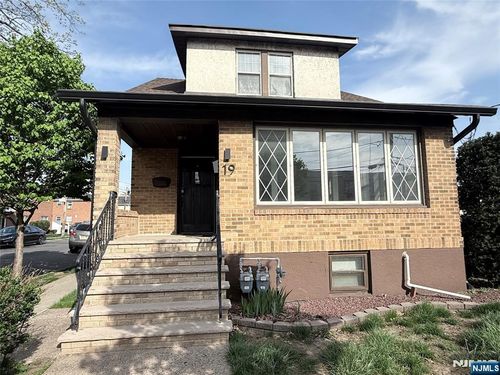 19 Victor St, Lodi, NJ, 07644-2518 | Card Image