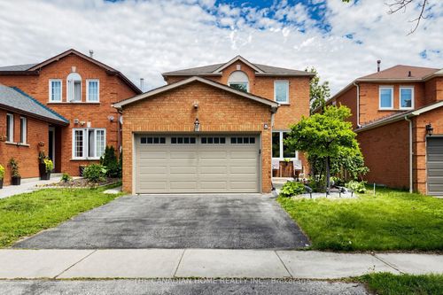 5 Woodstone Pl, Whitby, ON, L1R1S7 | Card Image