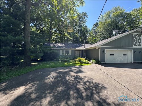 639 S Main St, Swanton, OH, 43558-1418 | Card Image