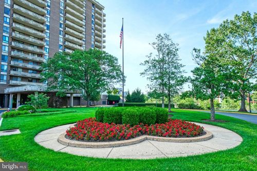 218-1800 Old Meadow Rd, MCLEAN, VA, 22102-1821 | Card Image
