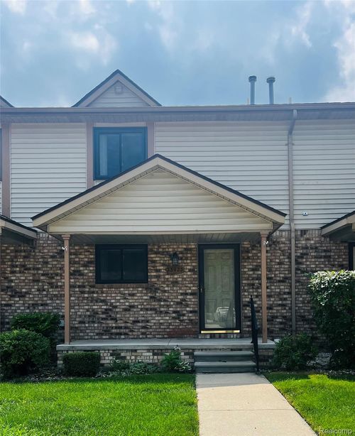 25923 New Forest Ct, Chesterfield, MI, 48051-2726 | Card Image