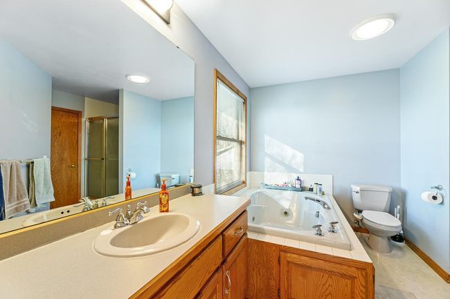 3rd level - Primary Bathroom | Image 16