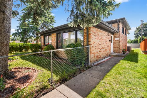 2196 Spruce Ave, Des Plaines, IL, 60018-2941 | Card Image