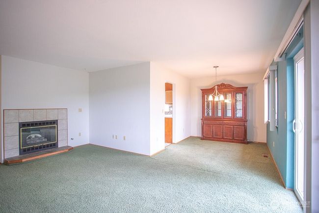 Living room to dining room | Image 5