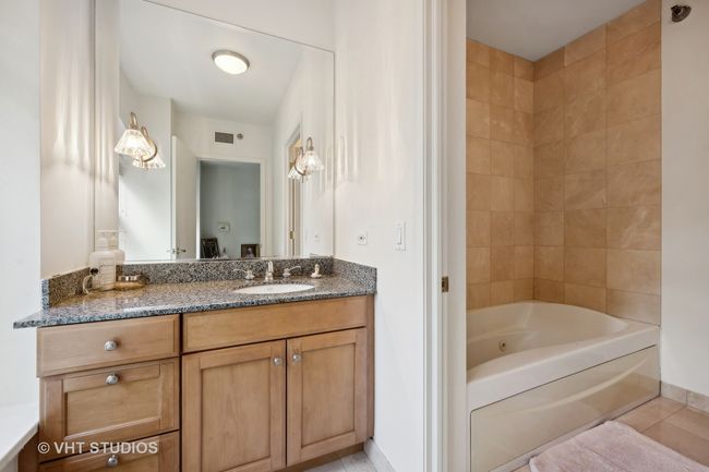 APT-303 - 25 E Superior St, Condo with 2 bedrooms, 2 bathrooms and 1 parking in CHICAGO IL | Image 13