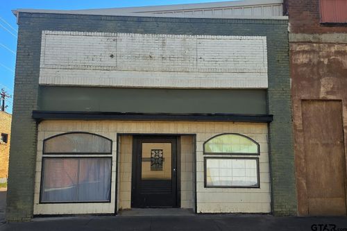 110 E Henderson St, Overton, TX, 75684-1306 | Card Image