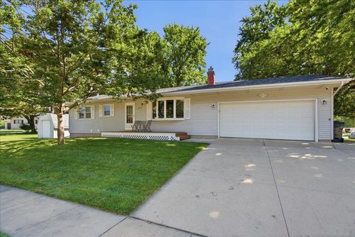 4024 Cardinal Ct, Cedar Falls, IA, 50613-6201 | Card Image