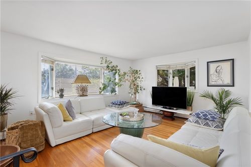 141 Redwood Road, Portsmouth, RI, 02871 | Card Image