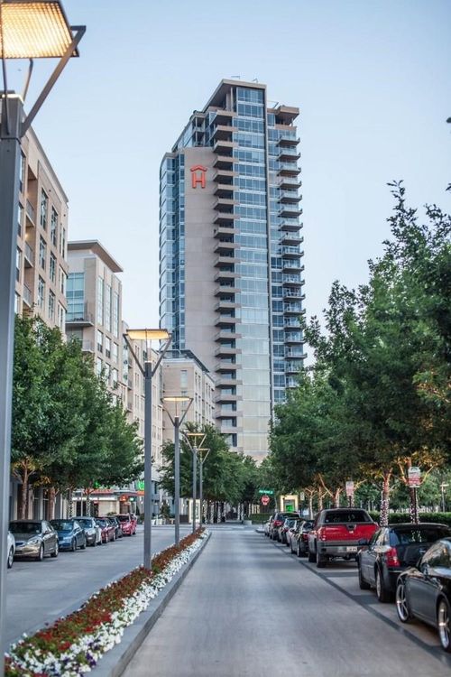 707-2200 Victory Ave, Dallas, TX, 75219-7677 | Card Image