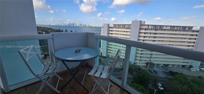 APT-1024 - 7900 Harbor Island Dr, Condo with 1 bedrooms, 2 bathrooms and null parking in North Bay Village FL | Image 41