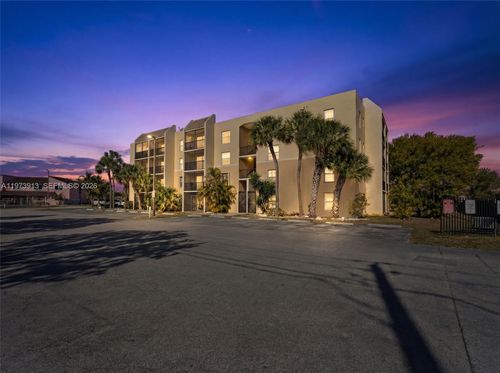 apt-408-8005 Lake Dr, Doral, FL, 33166-4649 | Card Image