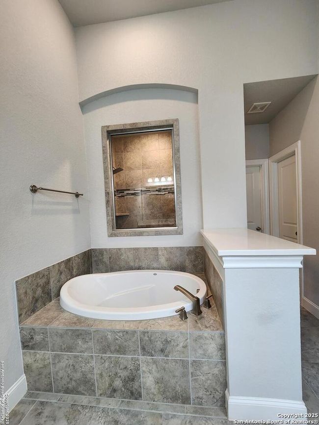 1113 Carriage Loop, House other with 4 bedrooms, 4 bathrooms and null parking in New Braunfels TX | Image 18