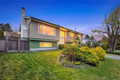 3121 Country Club Dr, Nanaimo, BC, V9T3G6 | Card Image