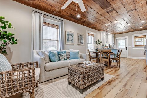 1602 40th St, Galveston, TX, 77550-6638 | Card Image