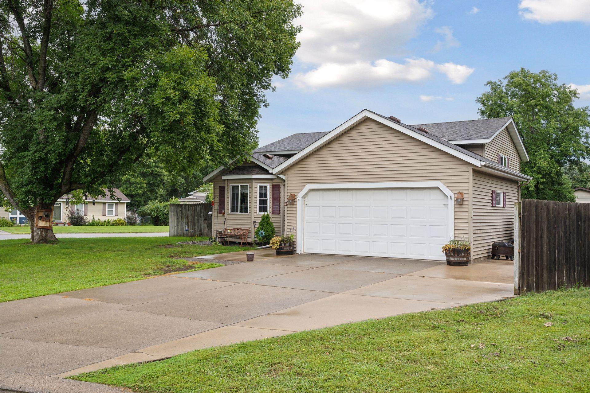 Center Cir, Monticello, MN 55362