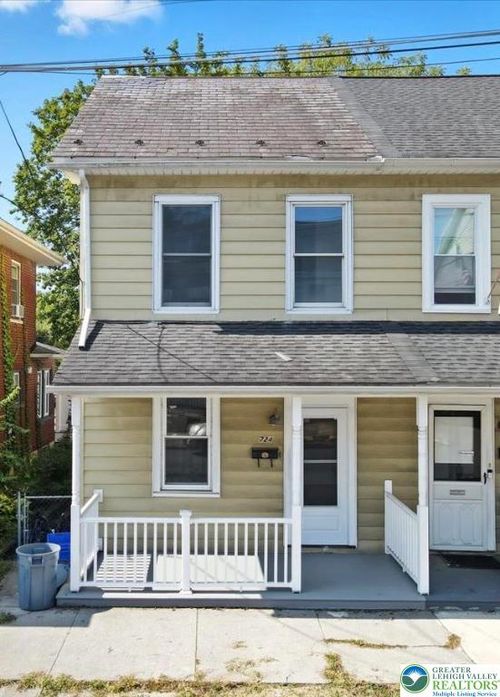 724 2nd St, CATASAUQUA, PA, 18032-2301 | Card Image