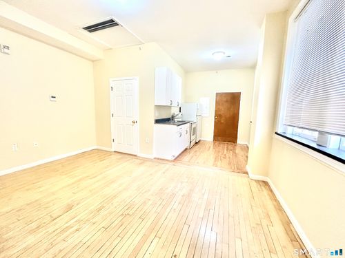 apt-2e-135 W Main St, Waterbury, CT, 06702-2017 | Card Image