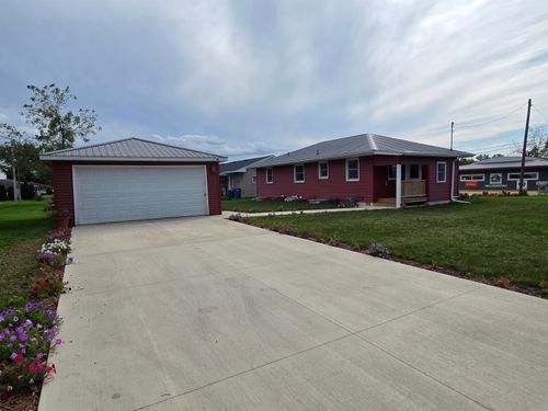 farley-303 Sw 3rd St., Cresco, IA, 52136 | Card Image