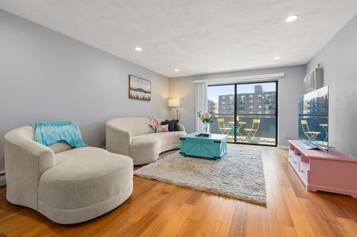 e441-32 Whites Ave, Watertown, MA, 02472-4305 | Card Image