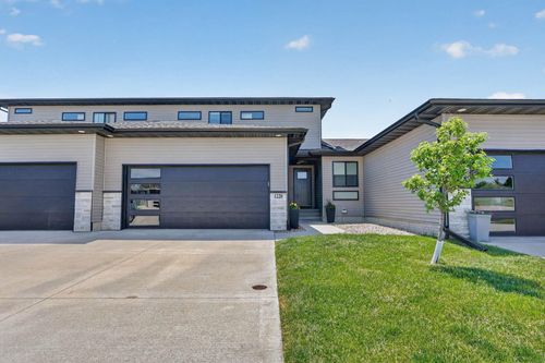 1220 Loren Dr, Cedar Falls, IA, 50613-8196 | Card Image