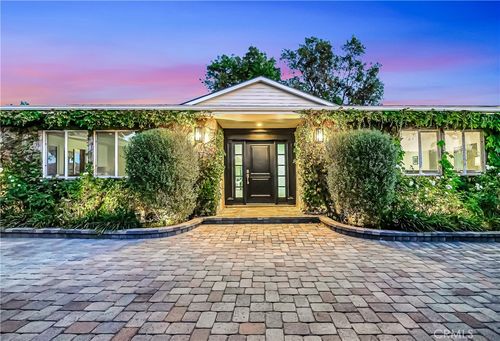 22535 Waterbury St, Woodland Hills, CA, 91364-4924 | Card Image